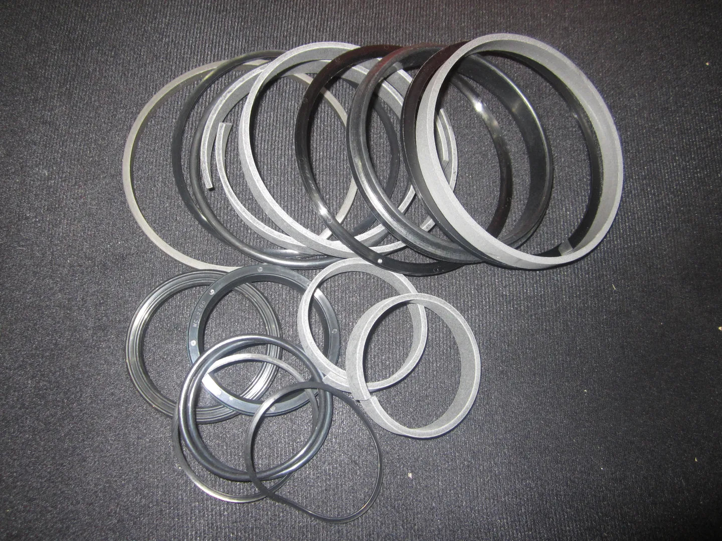 JLG Part # 2901841 – Seal 400S/Sj Kit