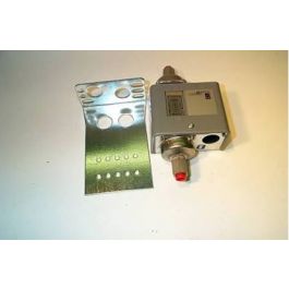 Johnson Controls P74DA-10 Adjustable Differential Pressure Control 1/4" NPT 8-70 PSI Range 7-30 PSI Diff DPST