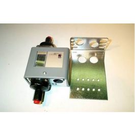 Johnson Controls P74BA-9 Ammonia Differential Pressure Control Switch Close High 10 PSI Differential Setpoint 8-70 PSI